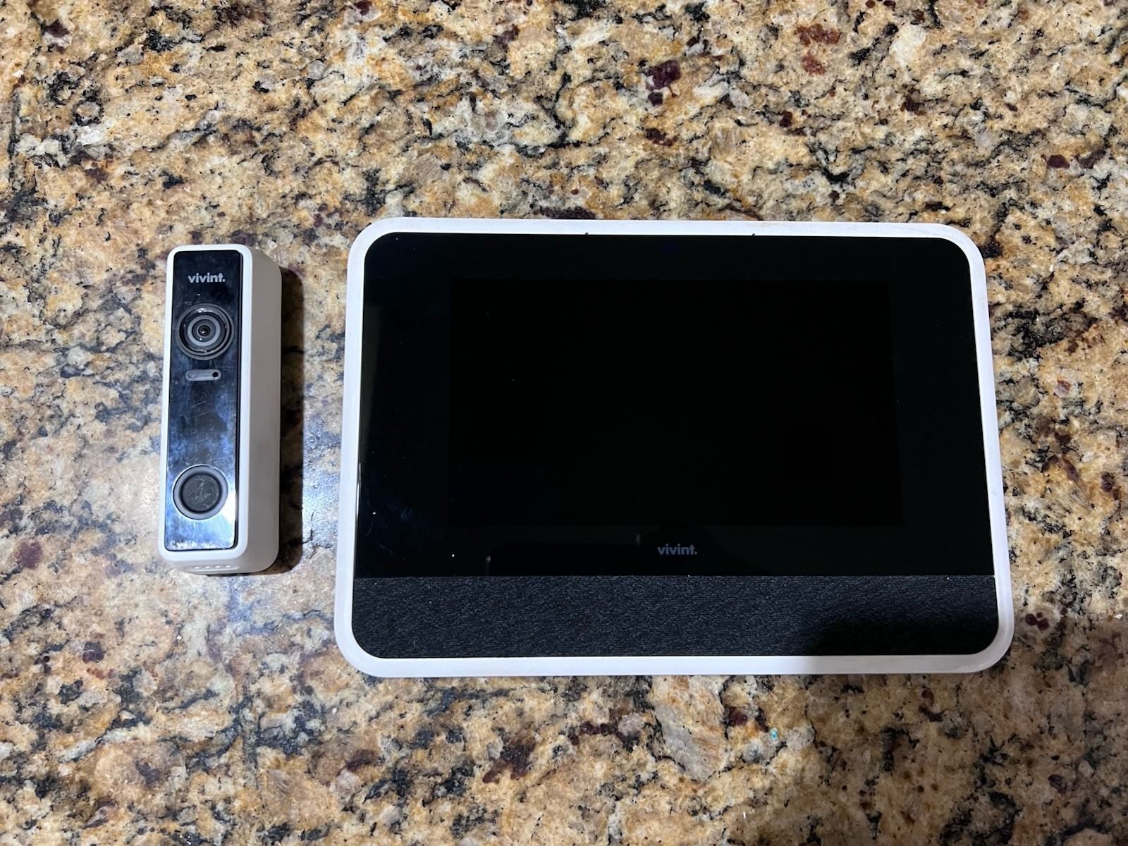 Vivint Smart Home Security – Smart Hub Panel Gen 2 & Doorbell Camera Pro Gen 1