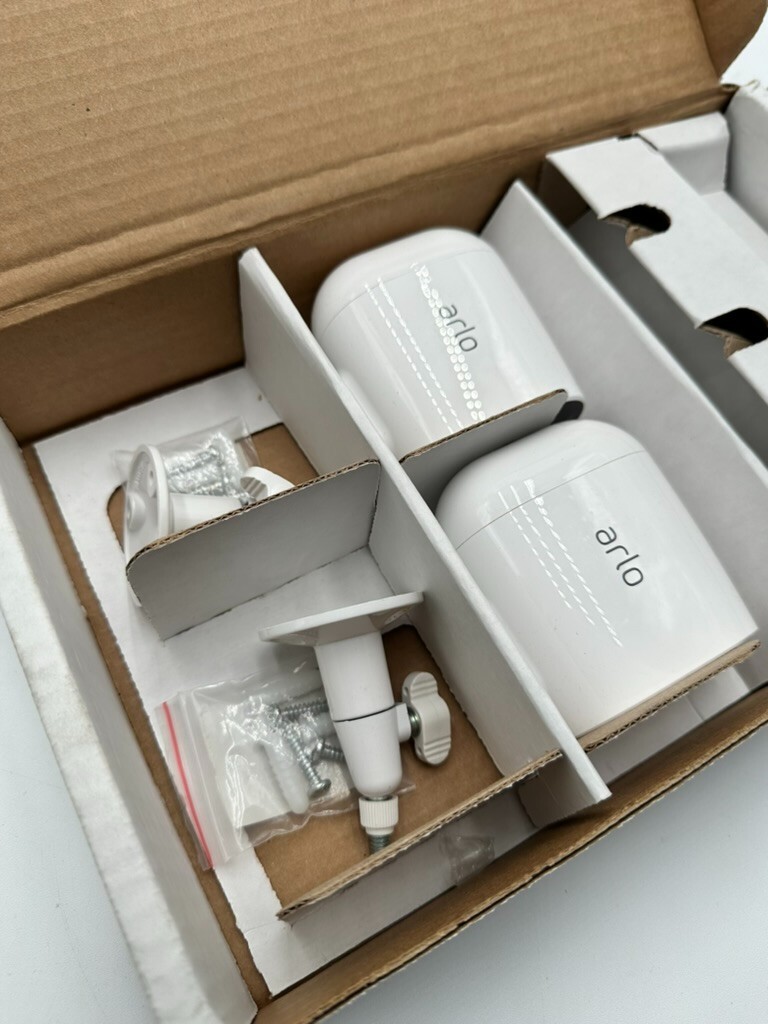 Arlo Essential Spotlight Wire-Free Security Camera – 3 Pk 1080p – NOB