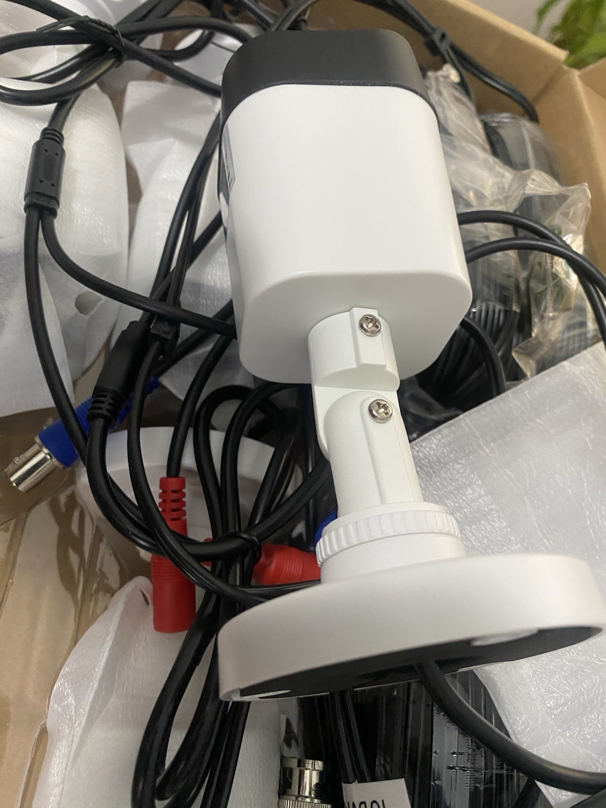 4-Camera CCTV System scsir720p Wired Night Vision w/ Mouse, Manual, Cables