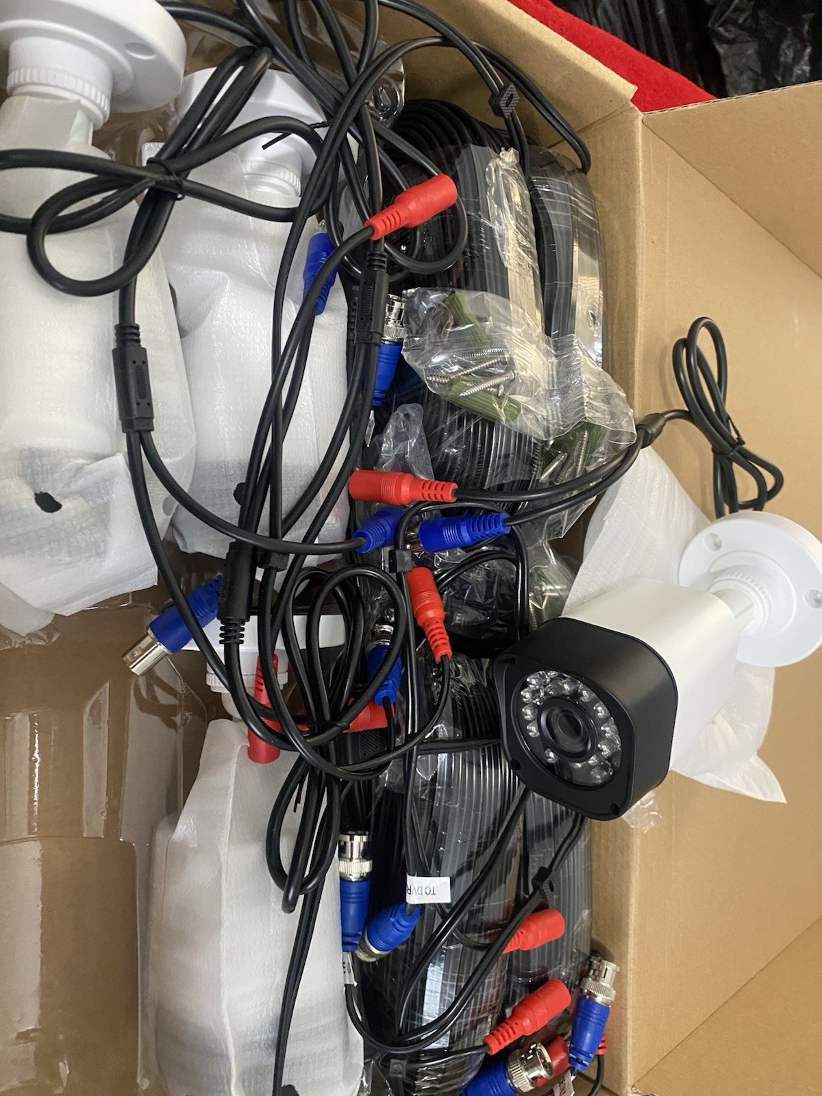 4-Camera CCTV System scsir720p Wired Night Vision w/ Mouse, Manual, Cables
