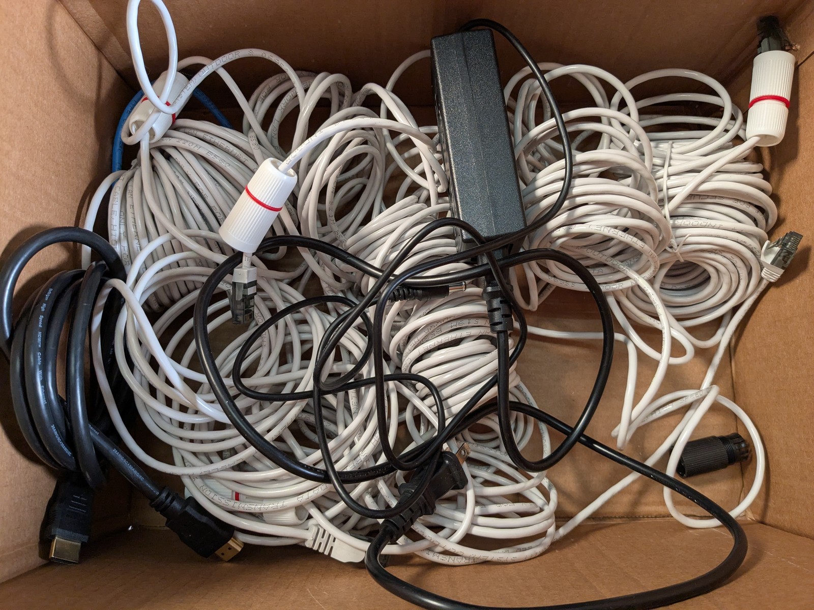 OOSSXX PoE NVR Security Camera System 8CH With 6 Bullet Cameras Cables Lot