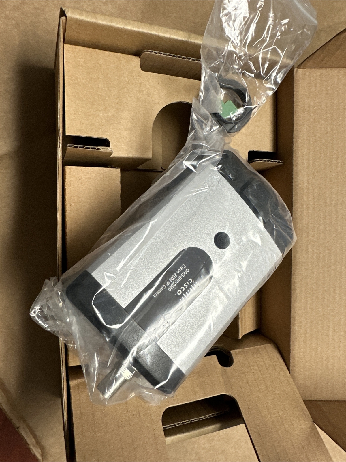 New Cisco 2500 Wireless IP Security Camera CIVS-IPC-2500W NOS