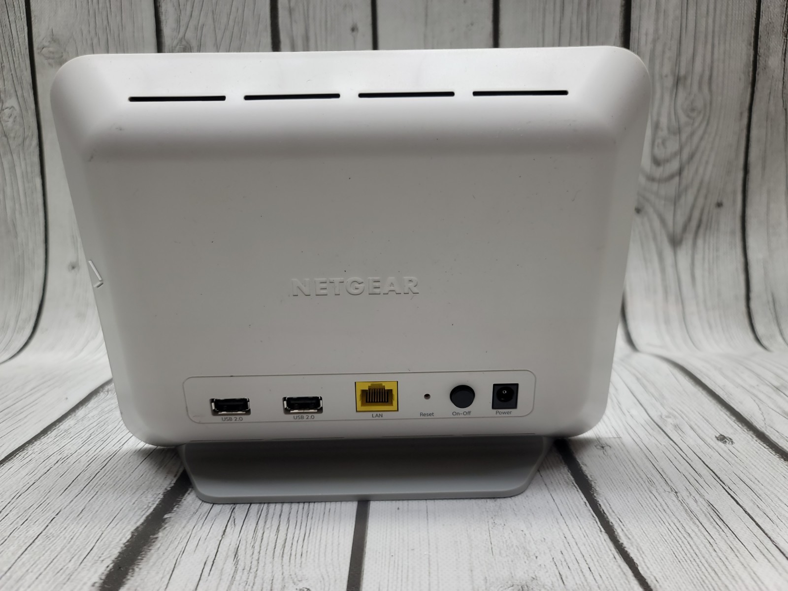 NETGEAR VMB3000 Arlo Camera Base station And 1 Camera VMC3030