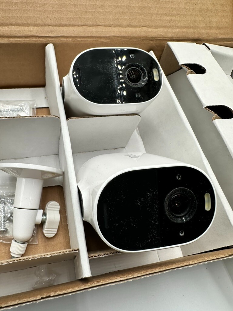 Arlo Essential Spotlight Wire-Free Security Camera – 3 Pk 1080p – NOB