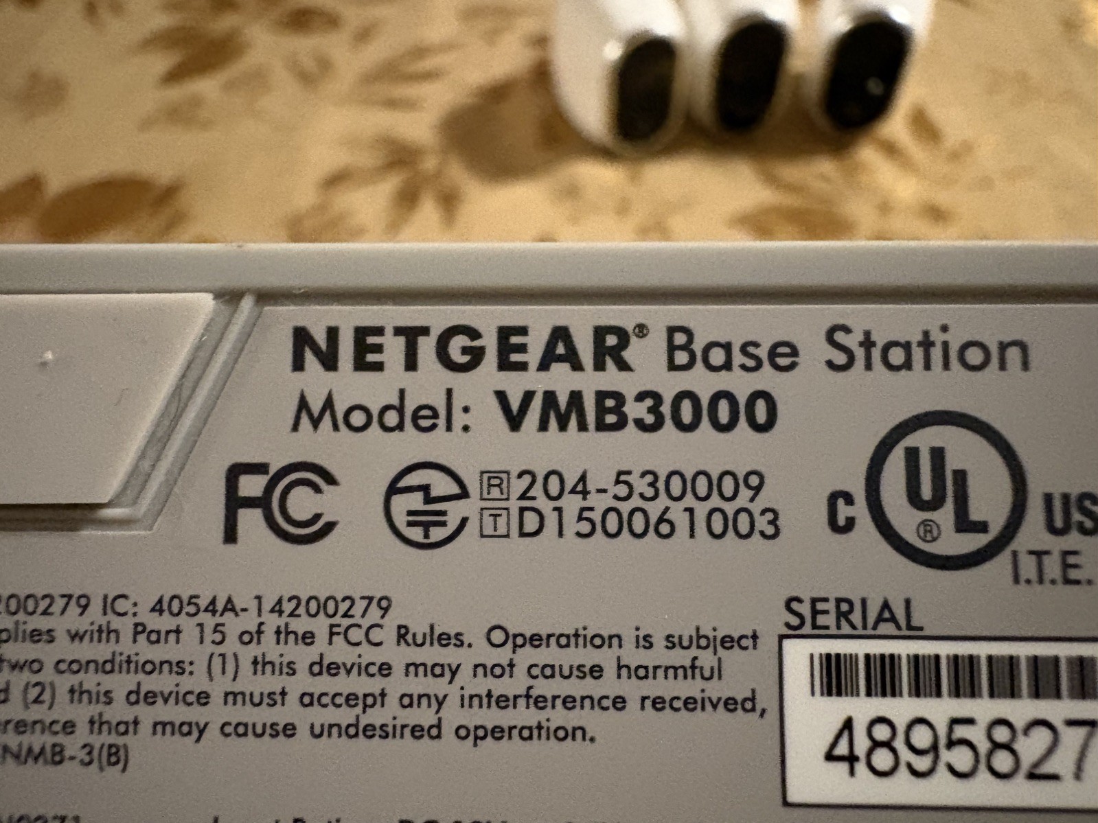 NETGEAR Base Station VMB3000 Security Hub with 3 Arlo Cameras VMC3030