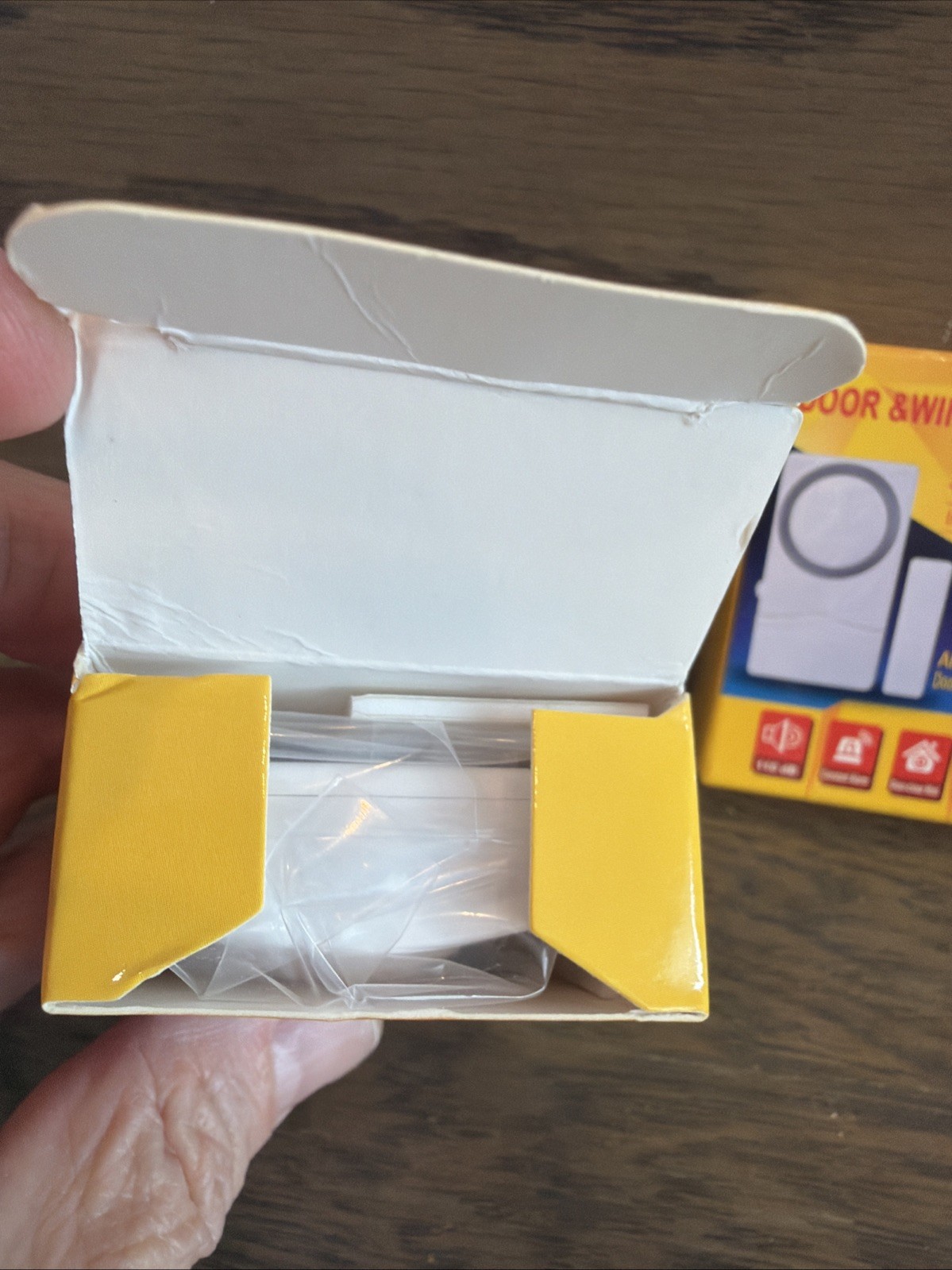 Door or Window Alarm, 110 db 4 in 1, model SF-19 set of 3; 2 New, 1 Opened