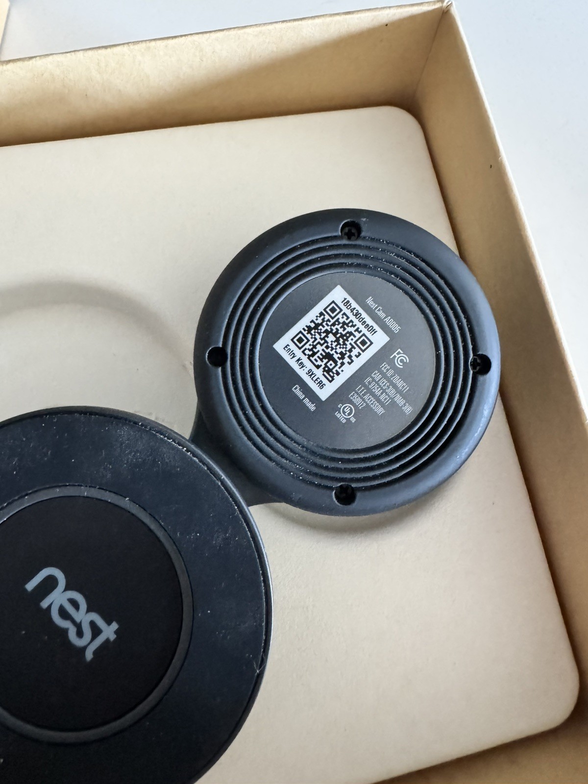 GOOGLE Nest Cam Indoor Black 1st Gen Mount w/Box A0005
