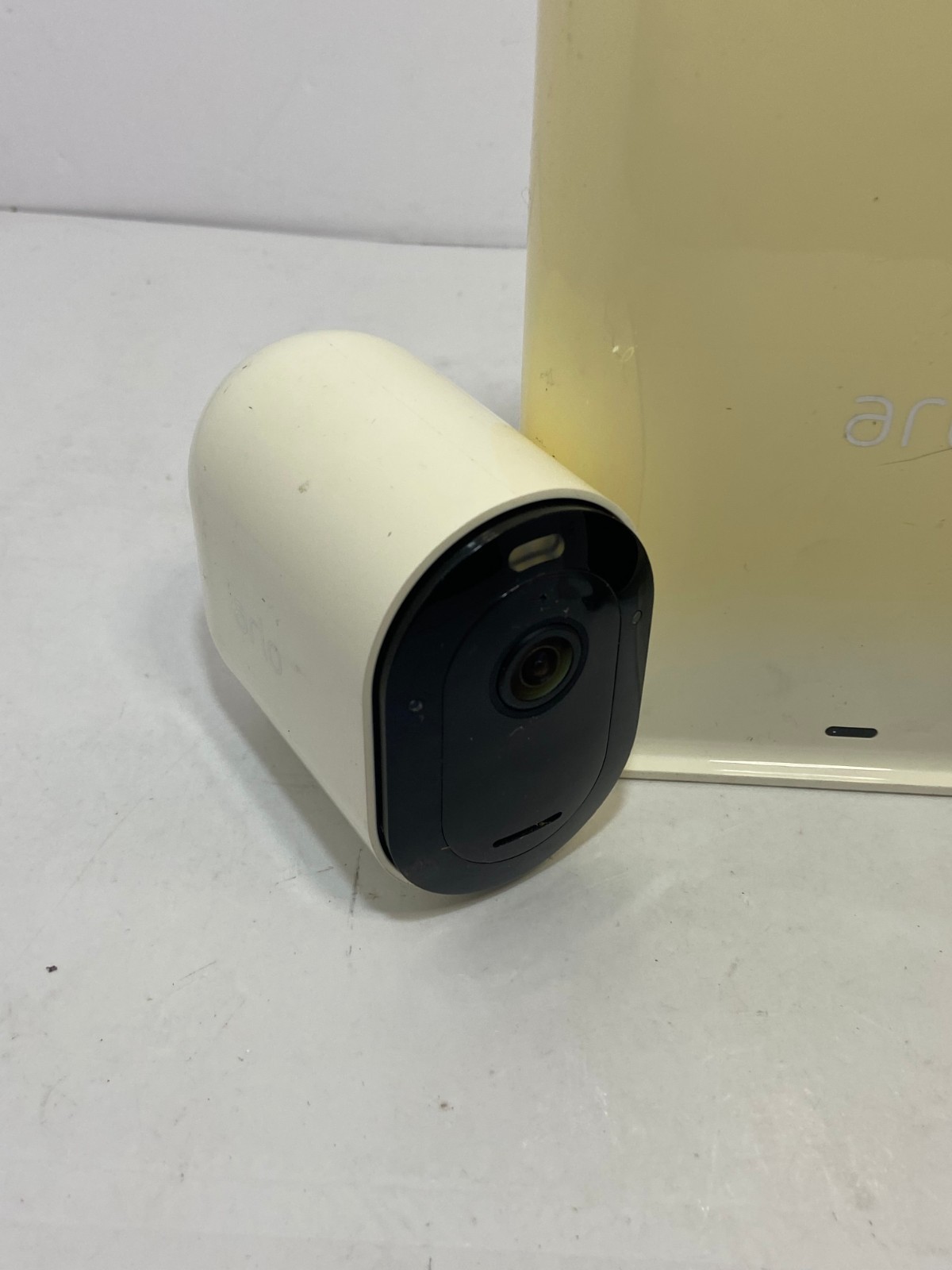 ? Netgear Arlo Ultra VMB4540 Smart Hub Base Station + 2 Cameras works EUC S3