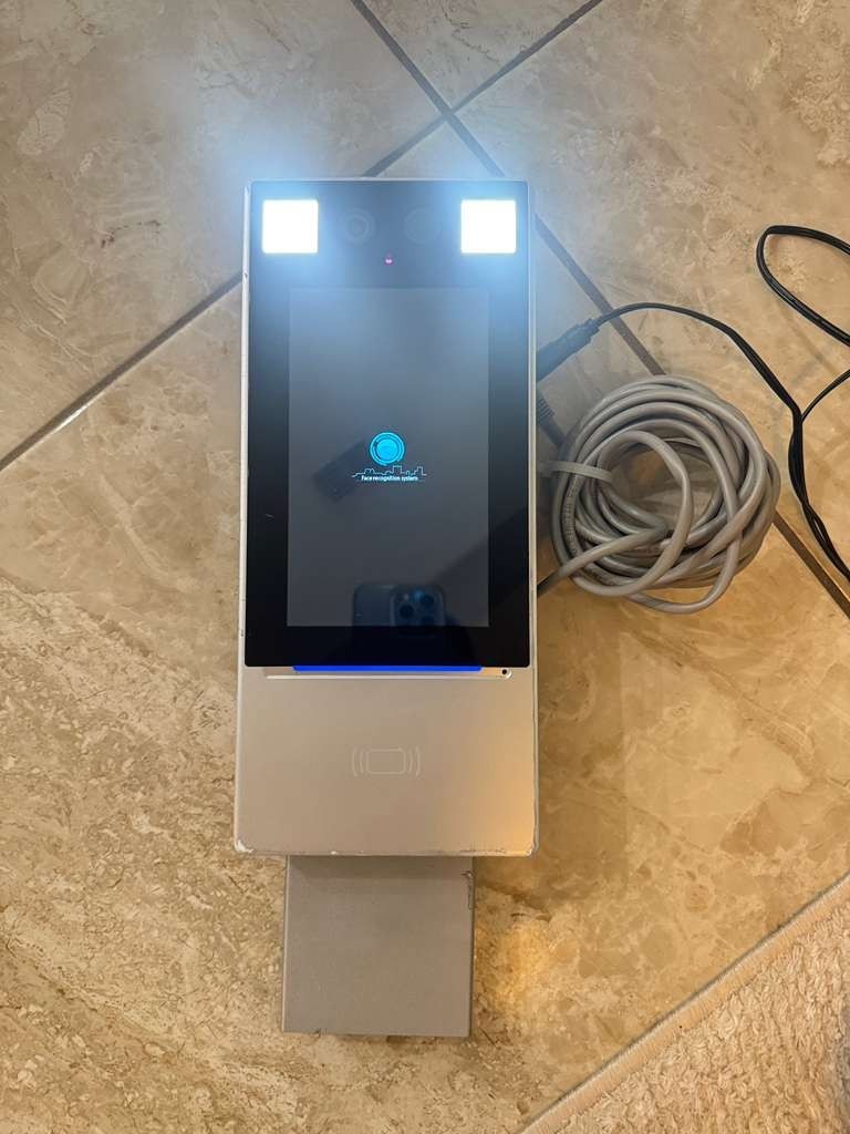 UNV OET-213H-BTS1-BD Face Recognition Access Control Terminal with a Digital Det