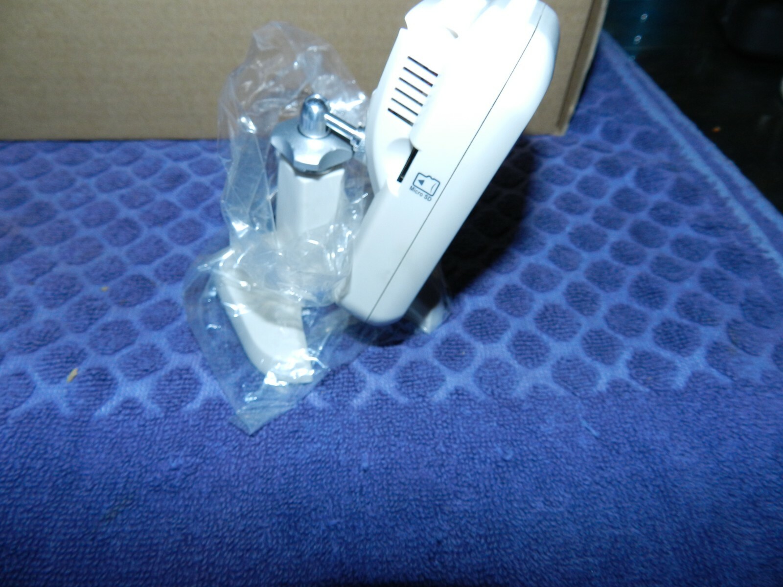 LifeShield SCH1R1-29 White/Black Wired Digital Security Camera stand & cables