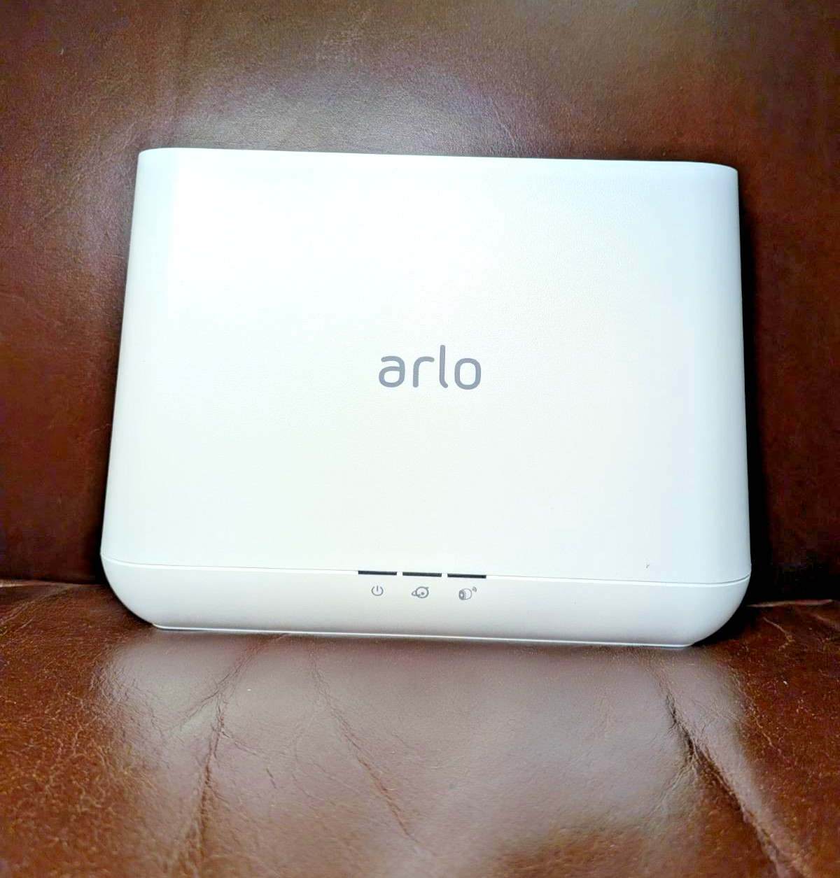 Arlo Pro 2 2 Wire-Free HD security cameras with Arlo flood light and door bell