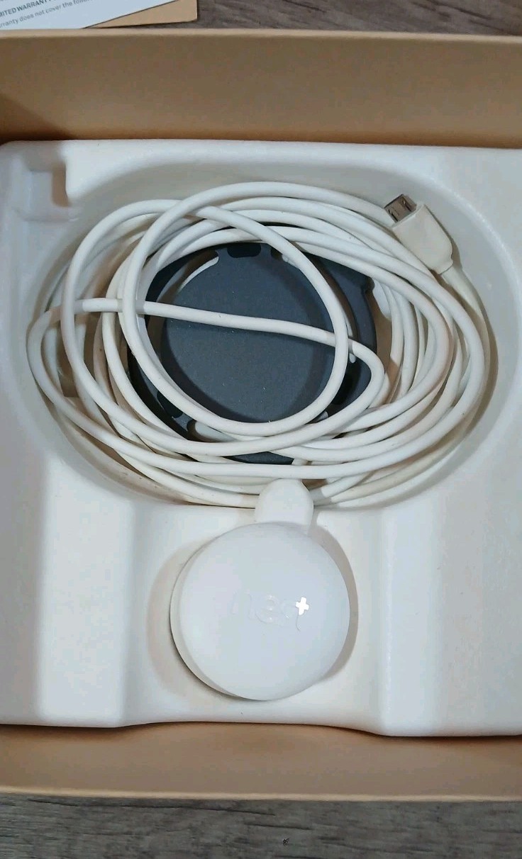 Google Nest Cam – NC1102ES – Indoor Security Camera Unit – PARTS OR REPAIR