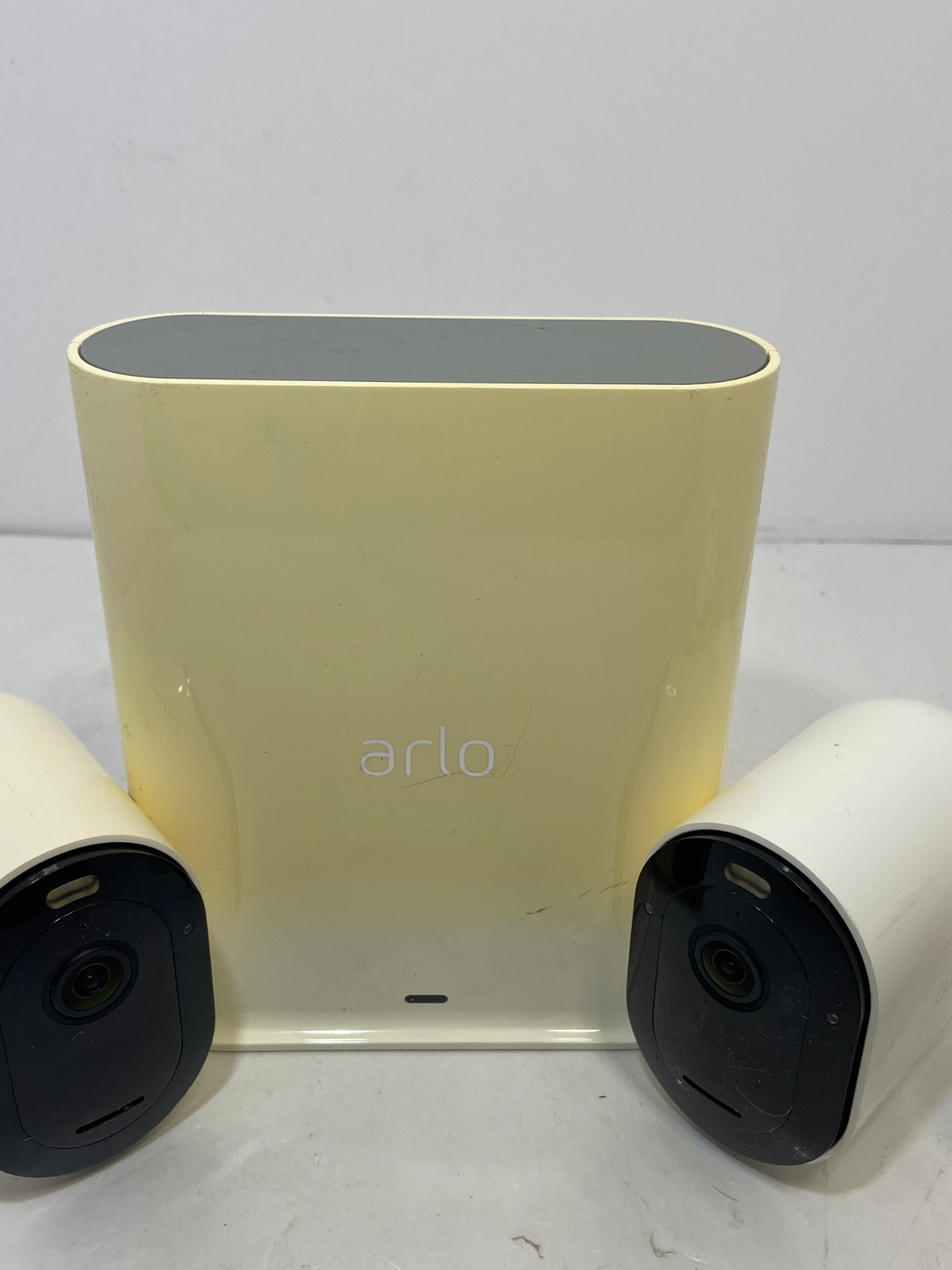 ? Netgear Arlo Ultra VMB4540 Smart Hub Base Station + 2 Cameras works EUC S3