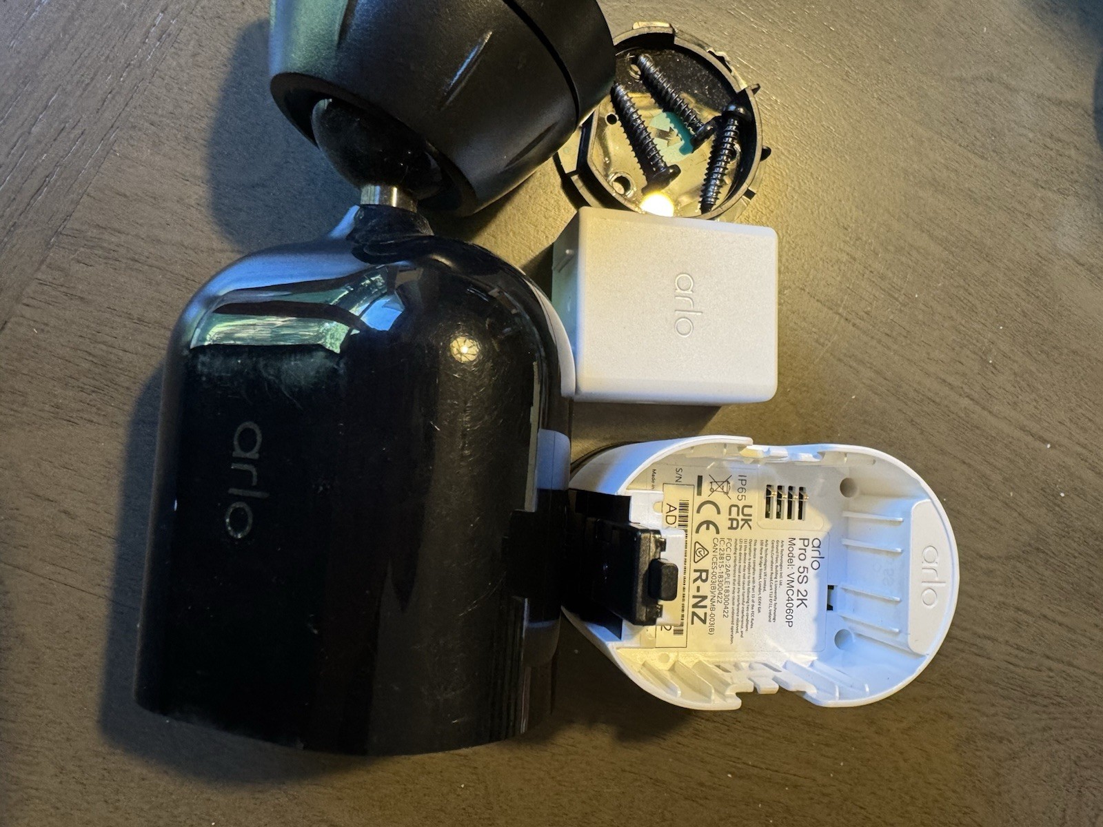 Arlo Pro 5s Wireless With Total Security Mount (No key)