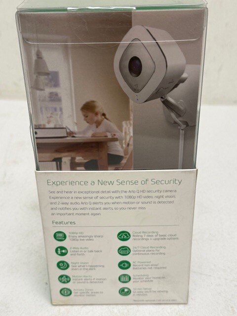 Arlo Q VMC3040-100NAS 1080p HD Wireless Security Camera with Audio Indoor