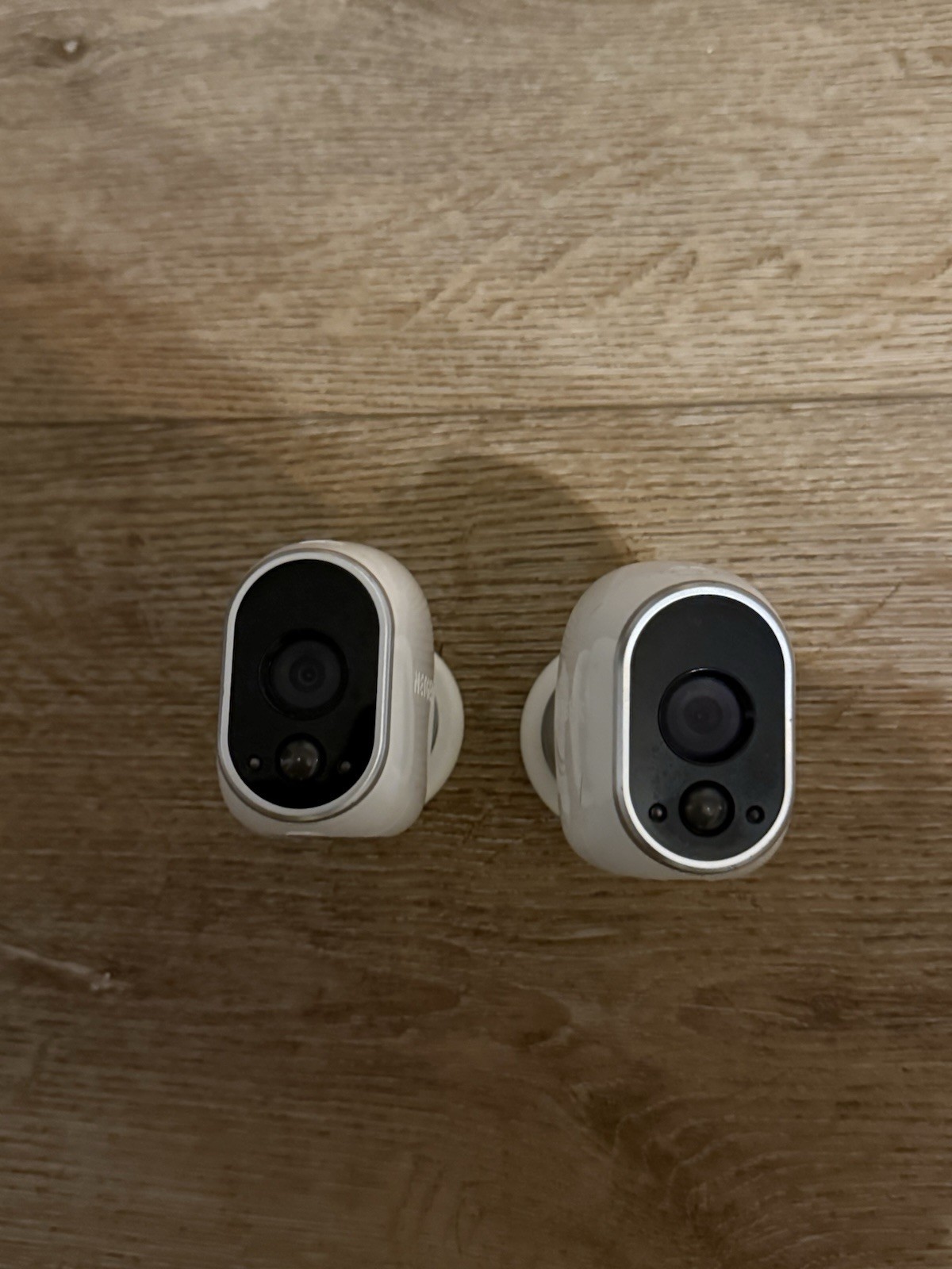 Arlo Netgear Wireless Security Camera System 2 cameras w/ mounts