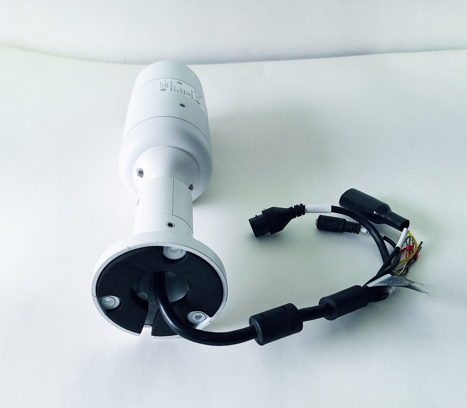VICON V944B-W312MIR OUTDOOR FIXED NETWORK BULLET CAMERA; 4 MP; H.264/H.265;