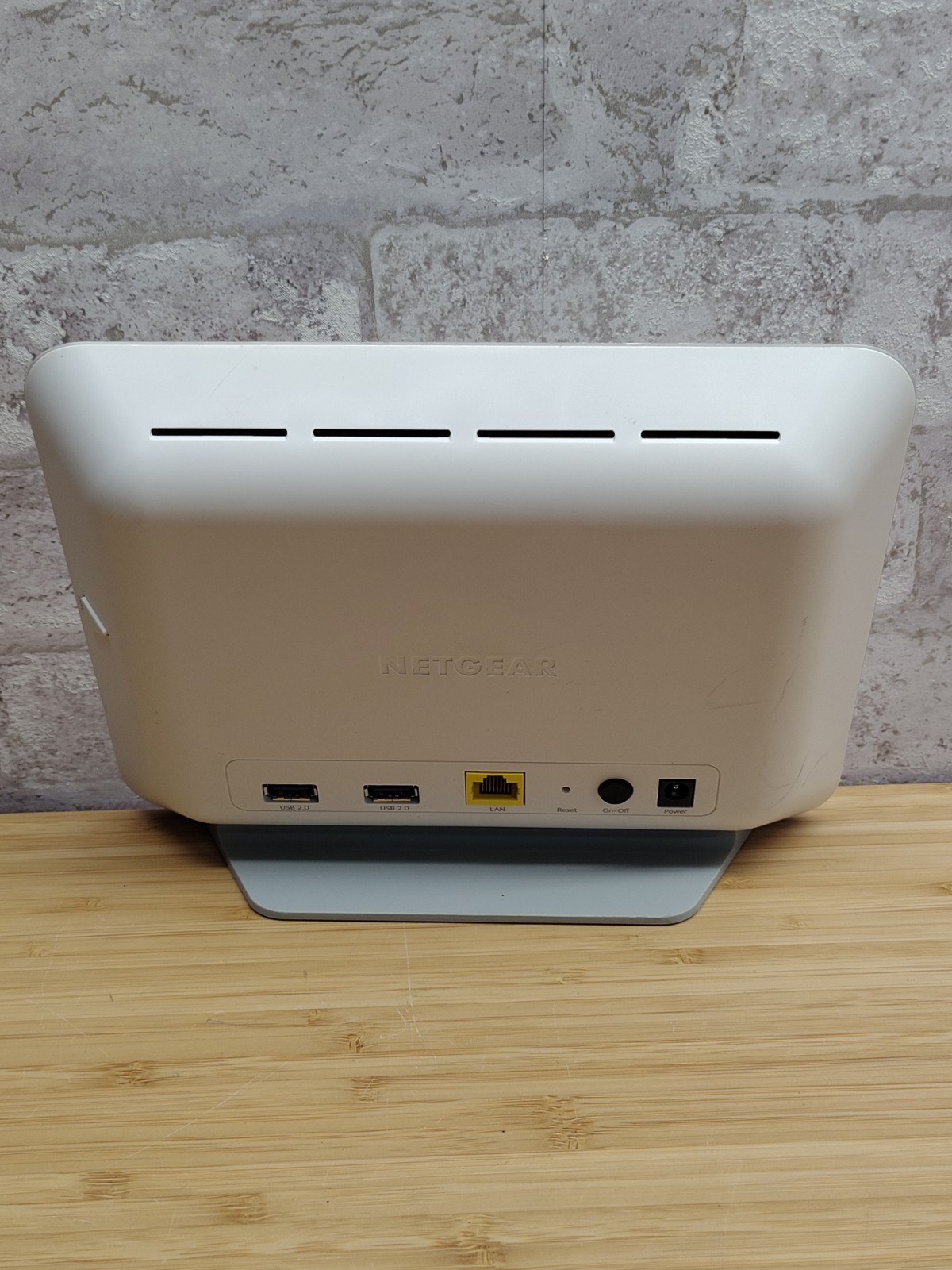 Netgear VMB3000 Base Station Wi-Fi Hub with Power Adapter