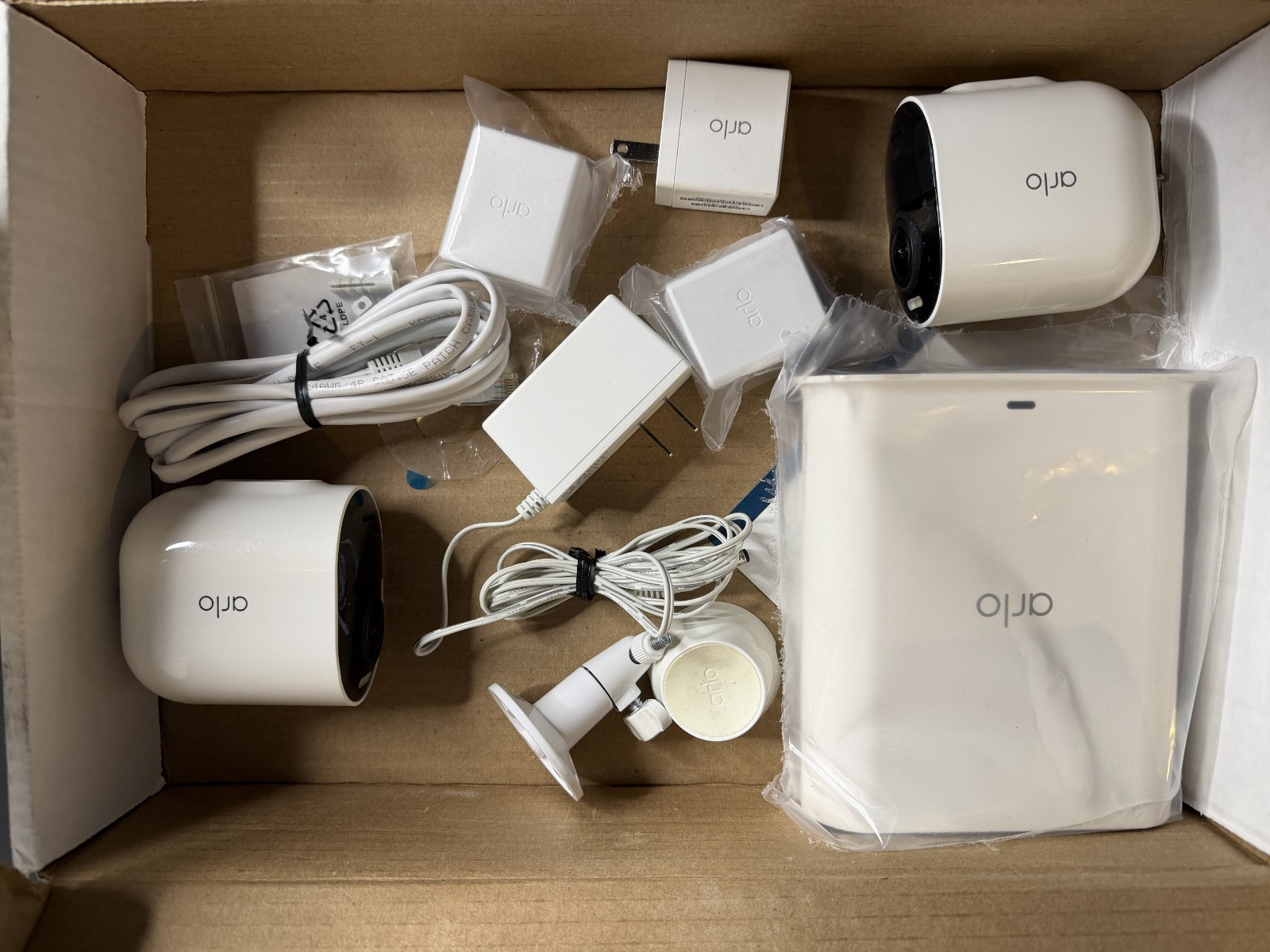 Arlo VMS5240-100NAR Ultra – 4K UHD Wire-Free Security 2 Camera Used