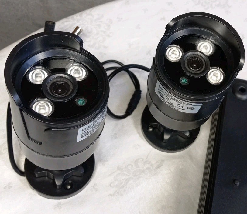 CCTV Security Camera System 4 Cameras Digital Video Recorder Wiring 2 Chargers