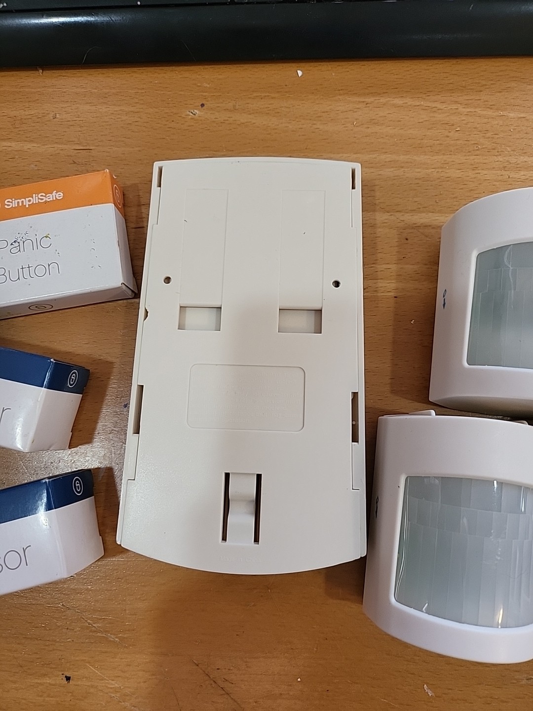 Simply Safe Security System Base Station, Keypad Bundle READ