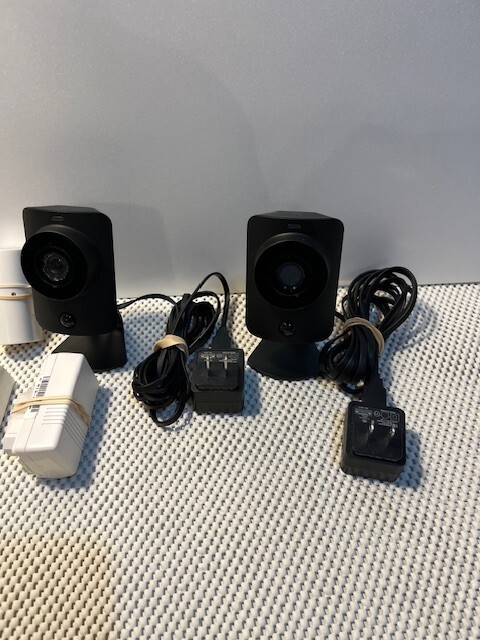 SimpliSafe Wireless 1st Generation Home Security Alarm System Bundle.