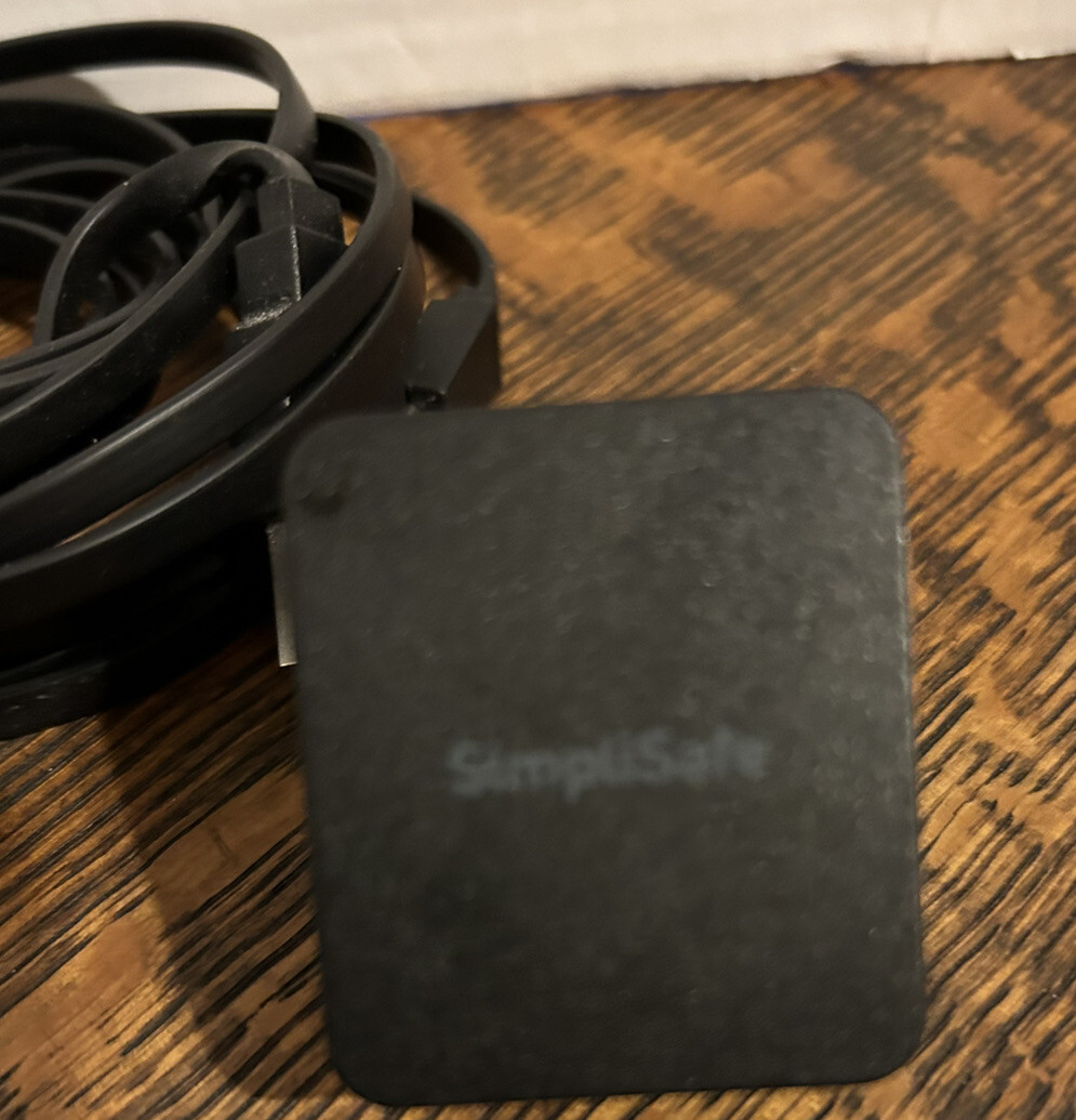 Simplisafe Indoor Camera SSCM2 Wire & Plug SN 04C114F FCC ID UPK-CM2001 Thailand