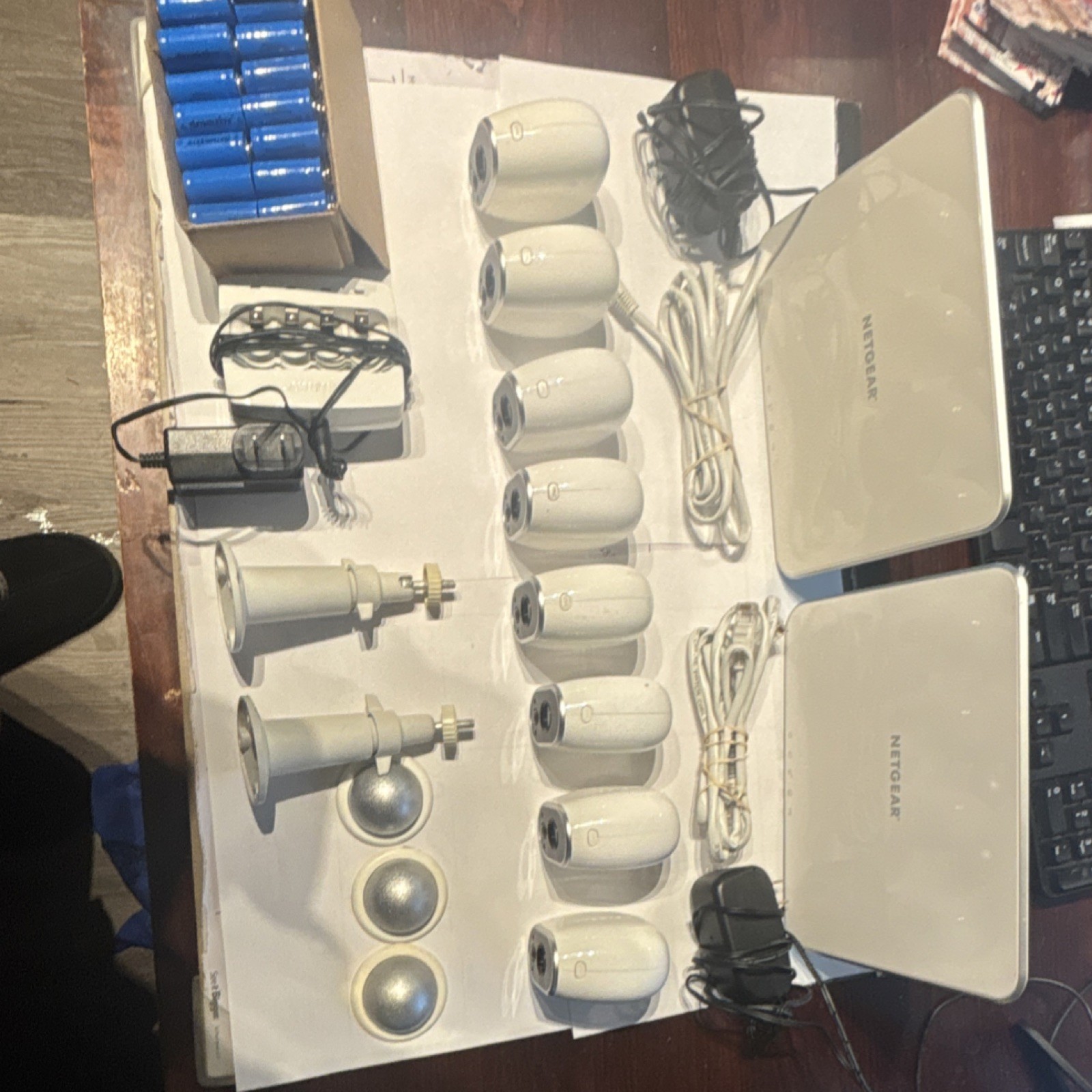 NETGEAR VMB3000 Wireless Security Camera System 8 Cameras Indoor/Outdoor