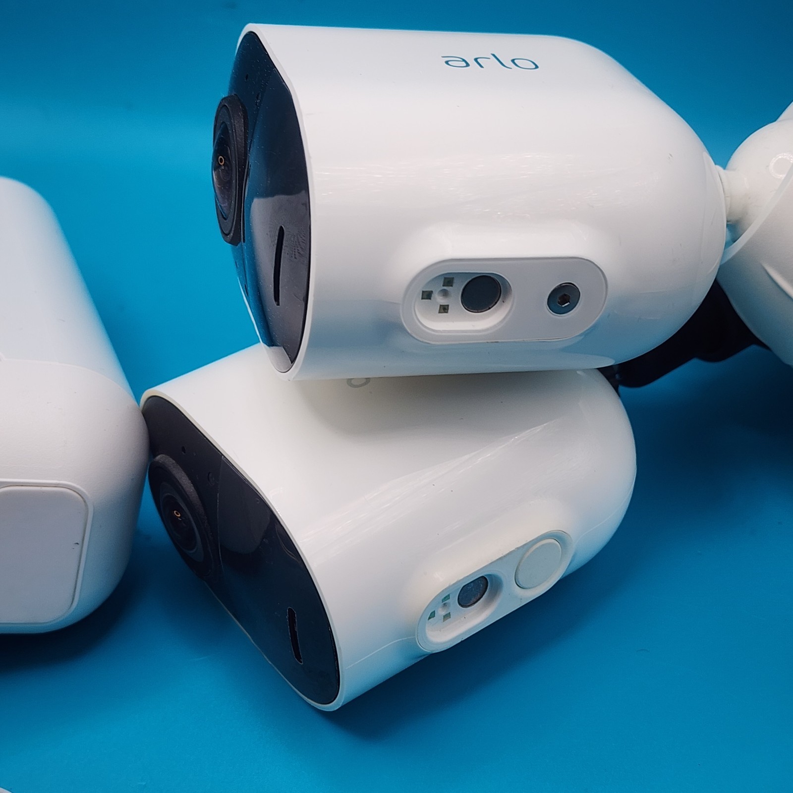 Arlo Pro Wire-Free HD Security Camera System – Bundle.