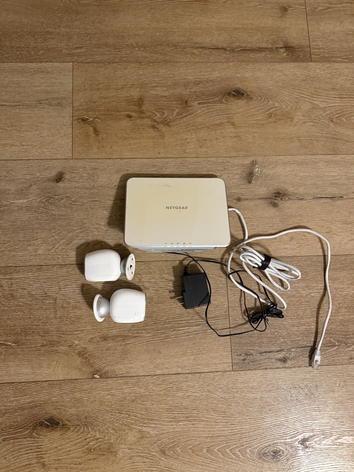 Arlo Netgear Wireless Security Camera System 2 cameras w/ mounts