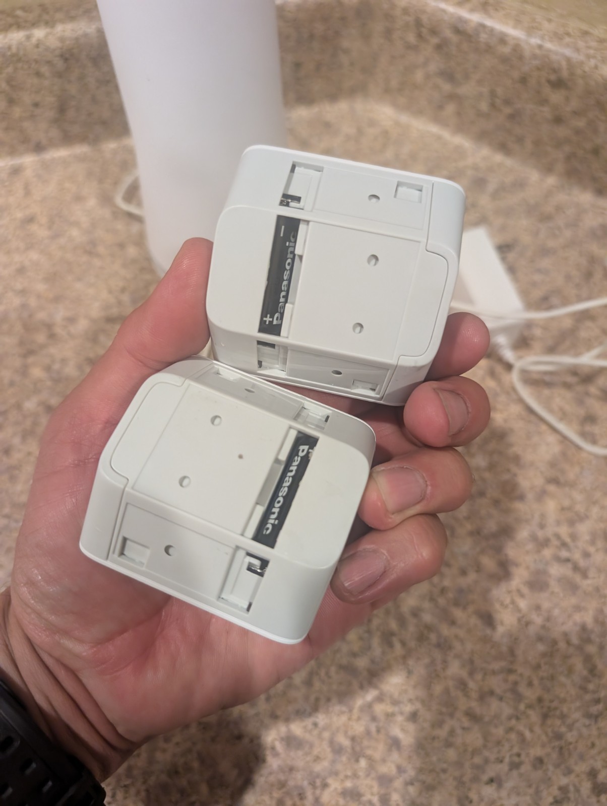 Simply Safe Base Station Model SSBS3 with 2 Motion Sensors – Working Used
