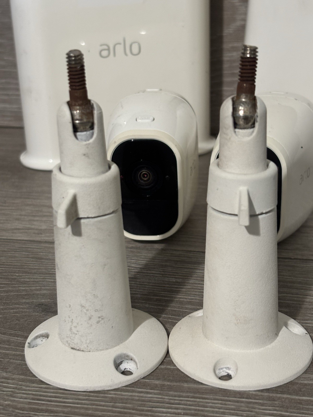 2x NETGEAR Arlo Base Stations VMB40000 VMB4540 and 2 VMC4030P Cameras – AS-IS