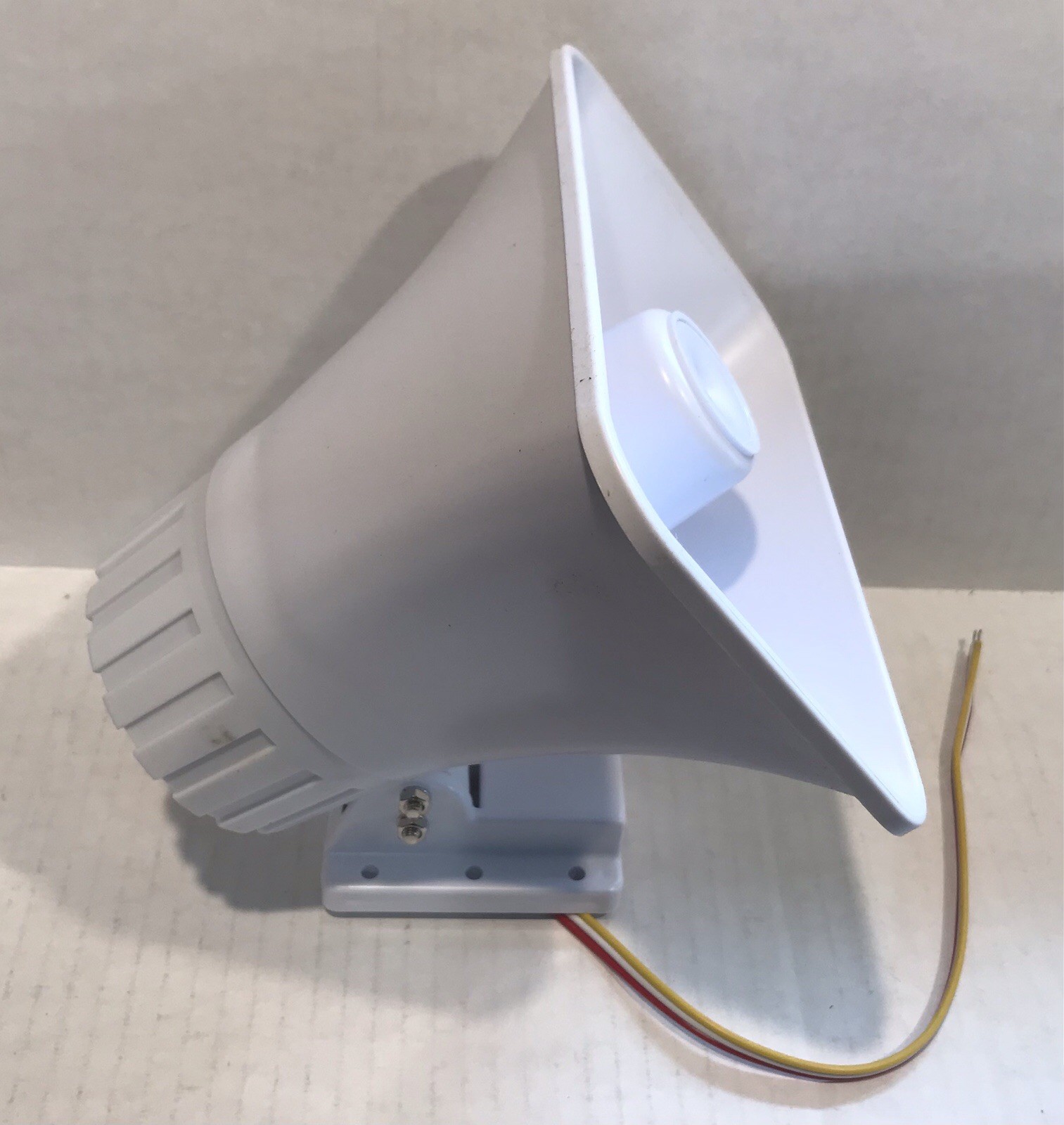 30 Watt Siren Dual Tone Indoor Outdoor Siren SD 30W 6-12VDC 1.1Ah 120db 8 X 5.5