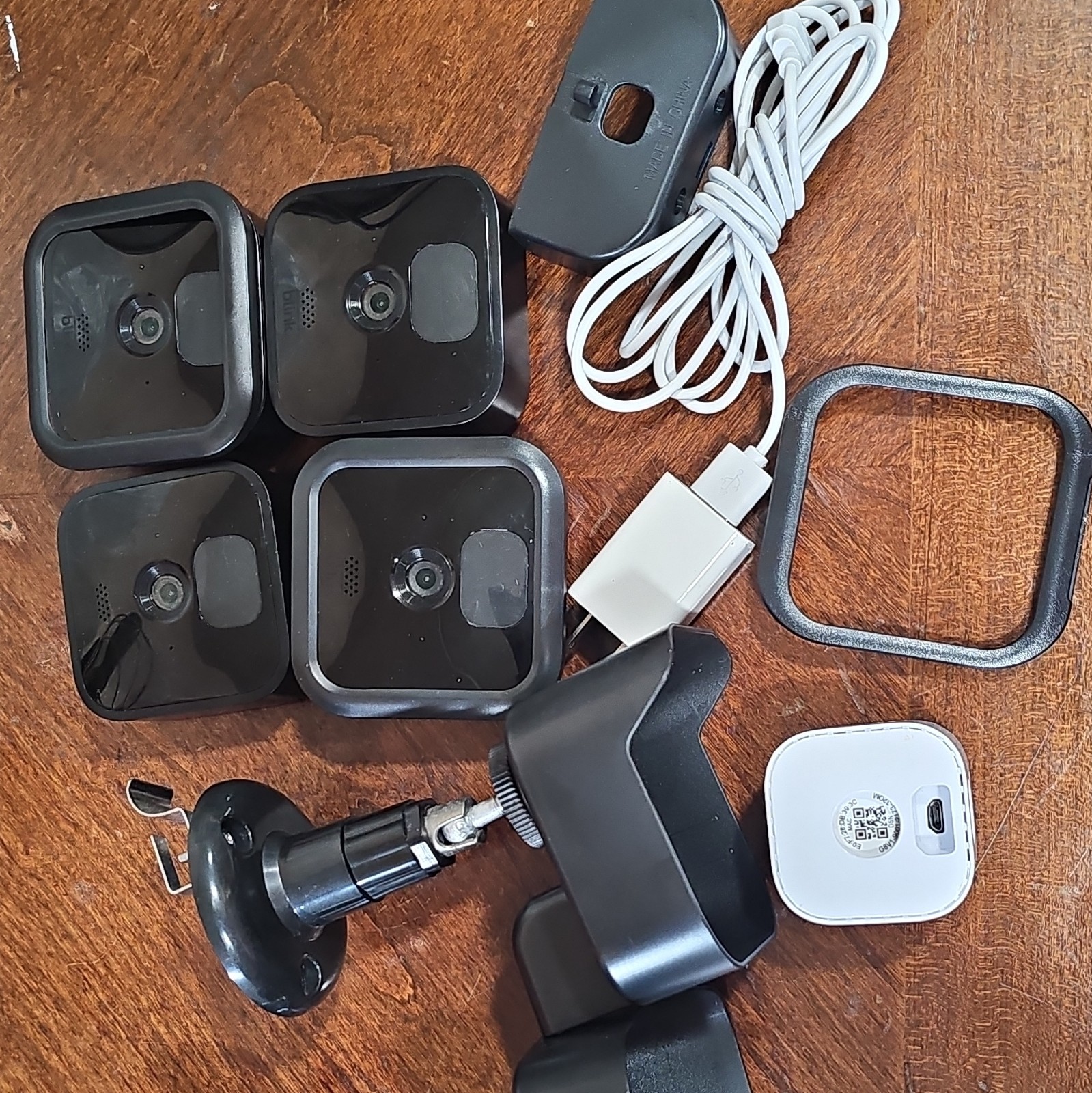 Blink Indoor WiFi Security Camera System 4 Cameras w/ Blink Mini model BCM00300U