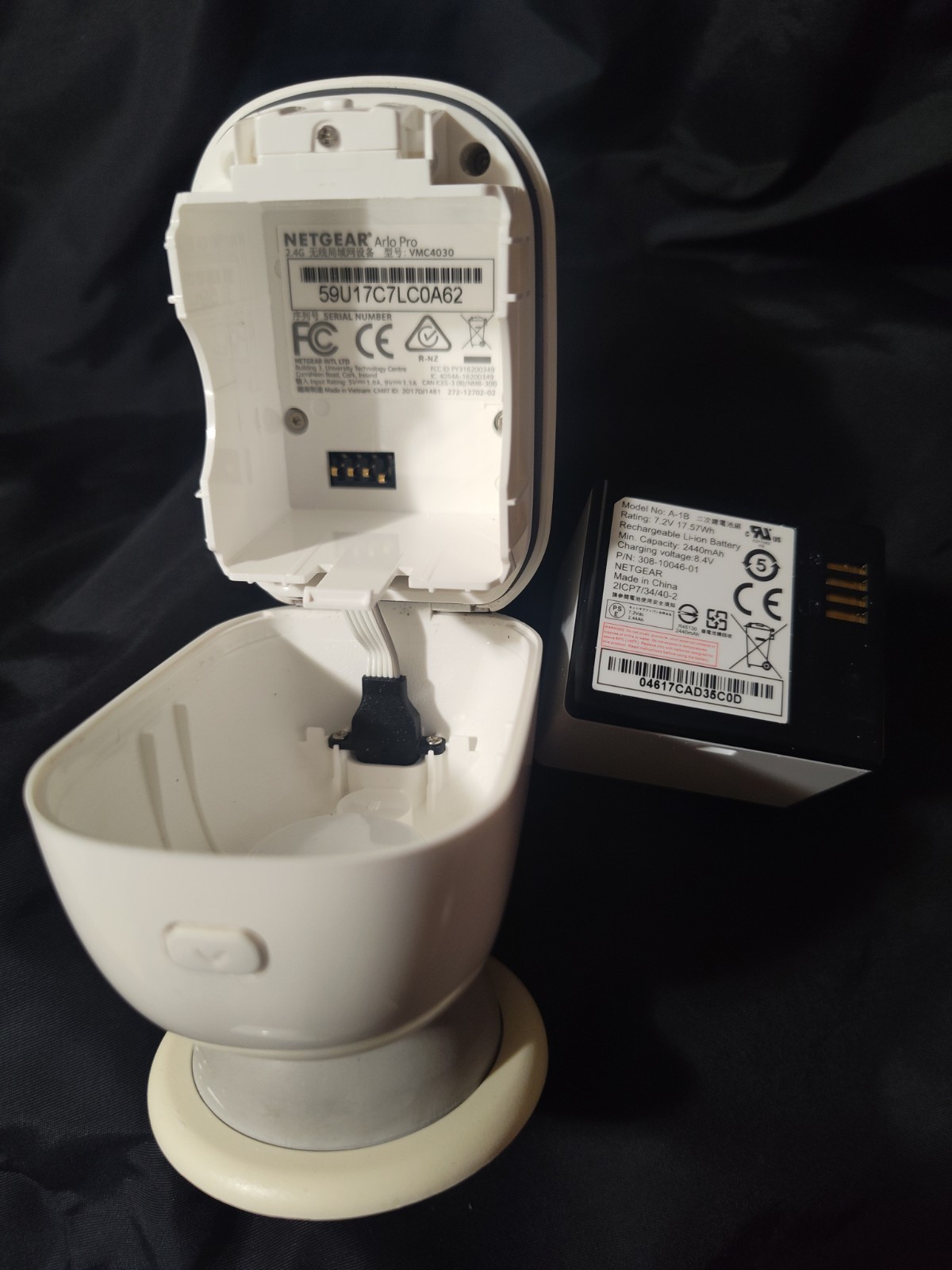 Arlo Pro VMB4000 Security Base Station W/Power Cord& 2 Camera’s VMC4030P VMC4030