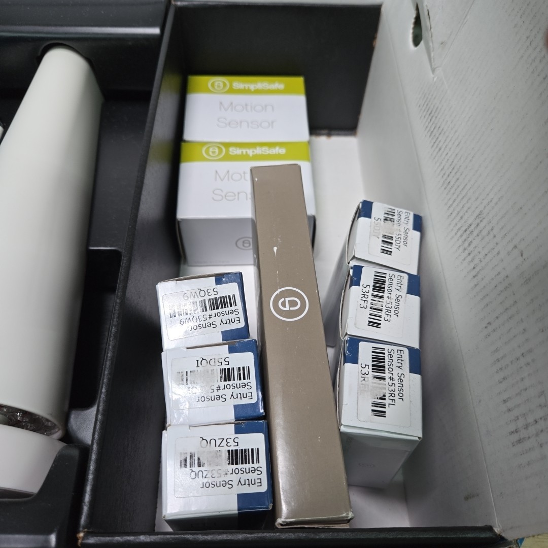 SimpliSafe “Defend” Home Security System 11-pc OPEN BOX