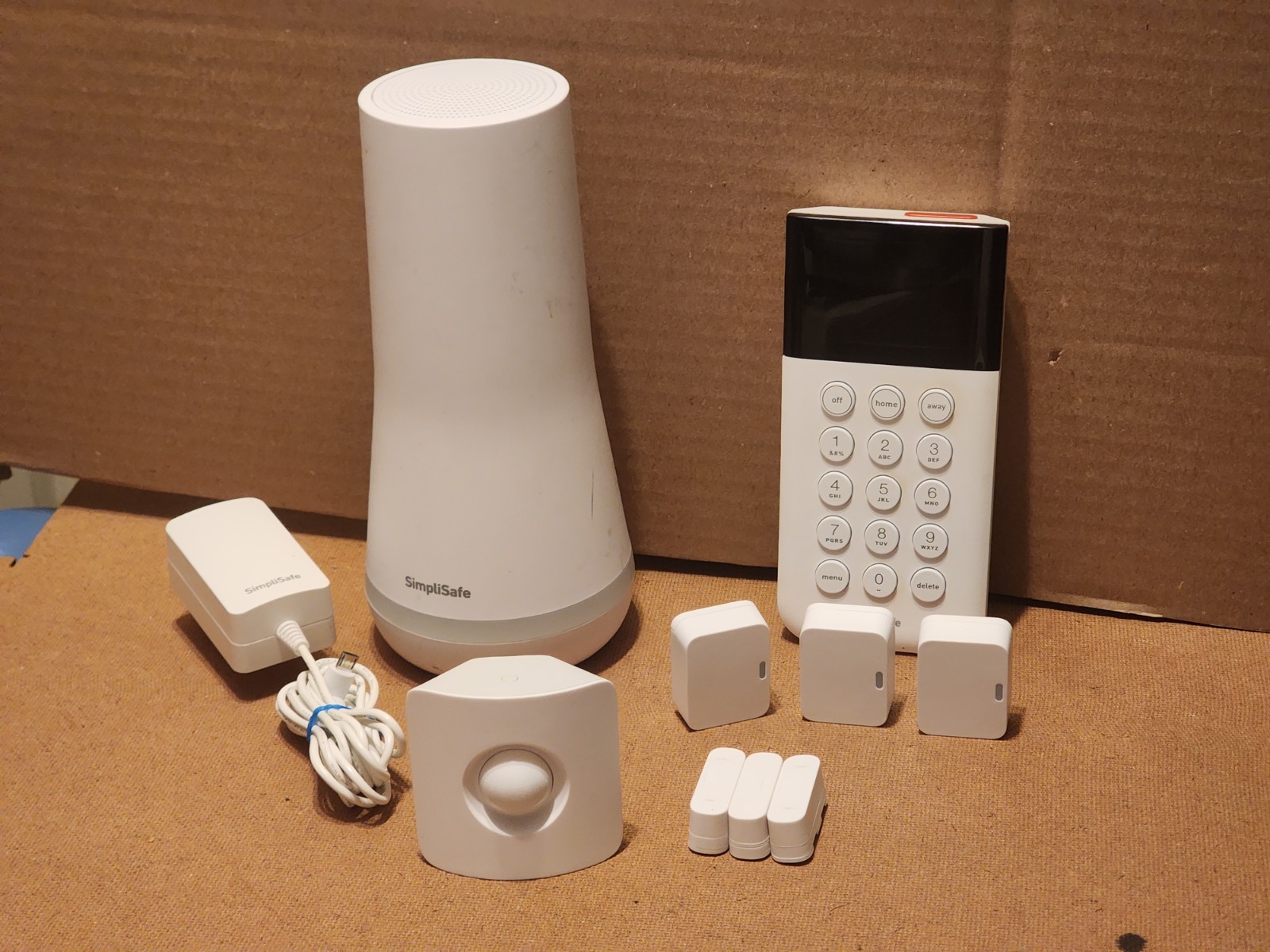 SimpliSafe Home Security System Lot Motion/Entry Sensors Keypad Base SSBS3 READ!