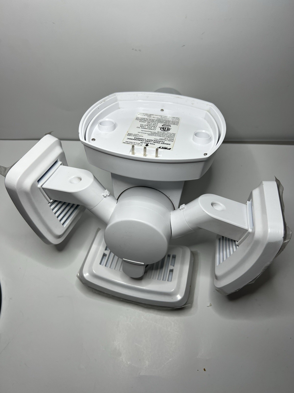 Feit Electric SEC5000 Smart Dual Lens Panoramic Floodlight Camera – FOR PARTS