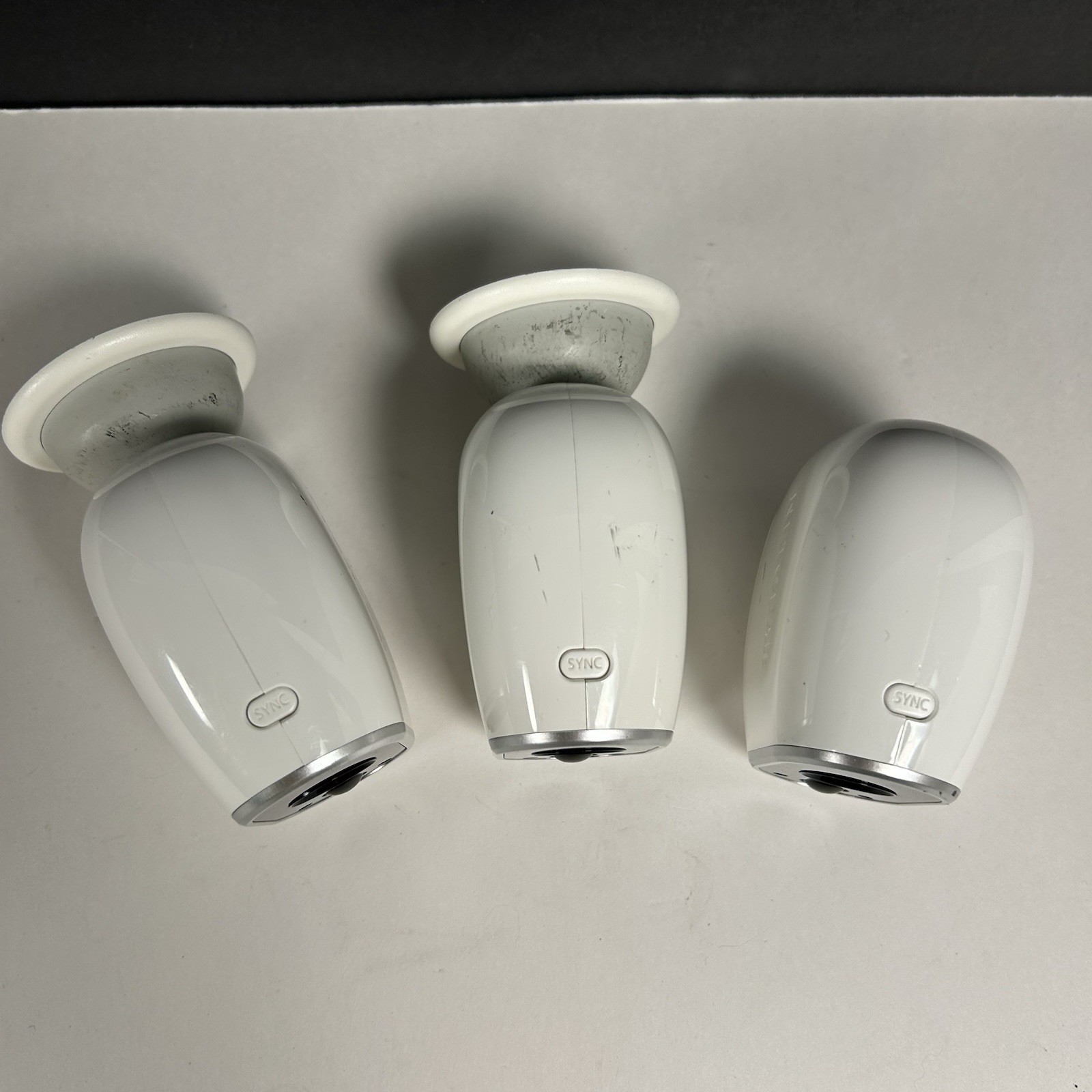 3 Netgear Arlo VMC3030 Add-on HD Indoor / Outdoor Security Cameras 2 Mounts