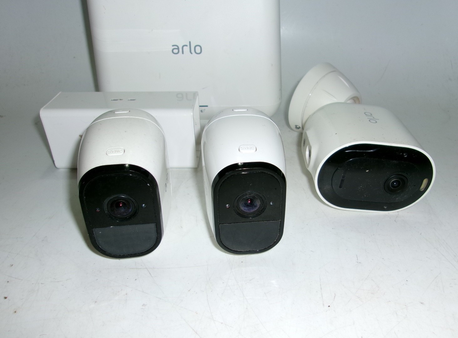 Arlo Security System VMB4000 Base Station + Wireless Cameras – READ – No Cords