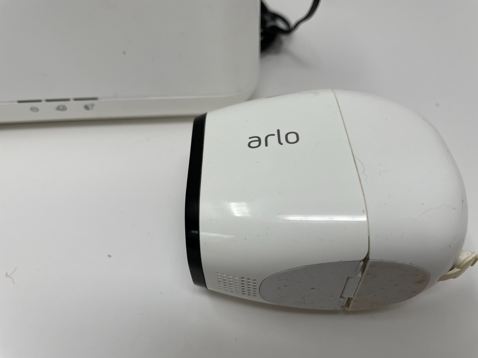 Netgear Arlo Base Station With 4 Cameras VMB4000 W/power Cord & Ethernet