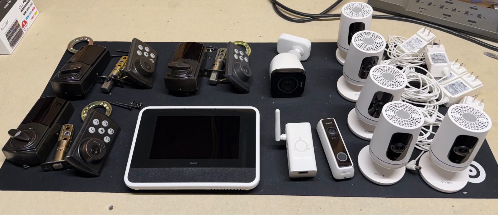 Vivint Smart Home Security System Bundle – Cameras, Doorbell, Smart Hub & More
