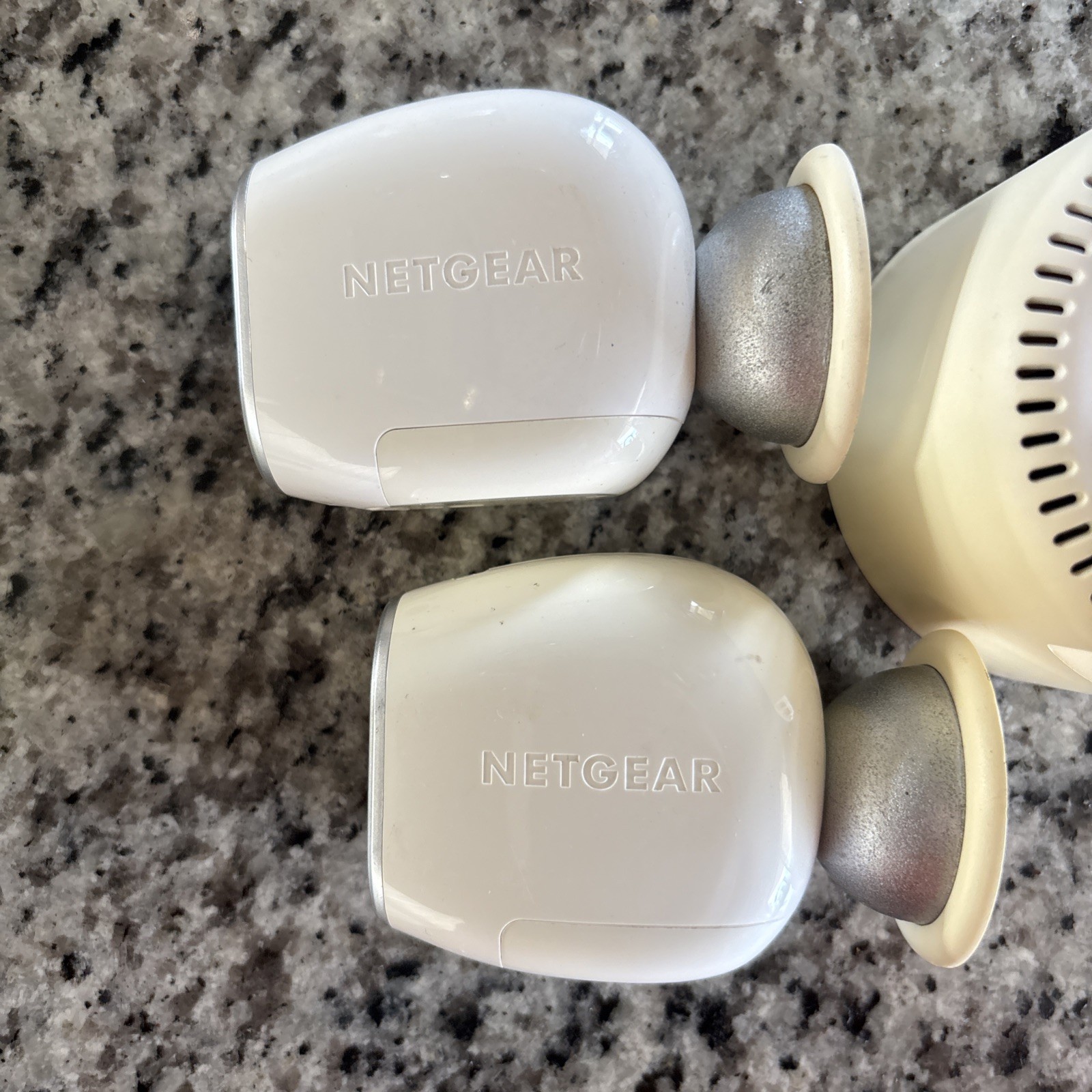 Netgear Arlo Security System 2HD cameras w/Base Station