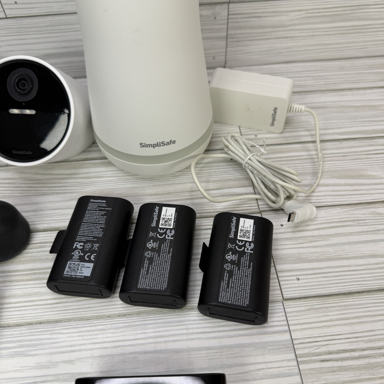 SimpliSafe Home Security System 3 Wireless Outdoor 1 Indoor Cameras 16 Pc BUNDLE