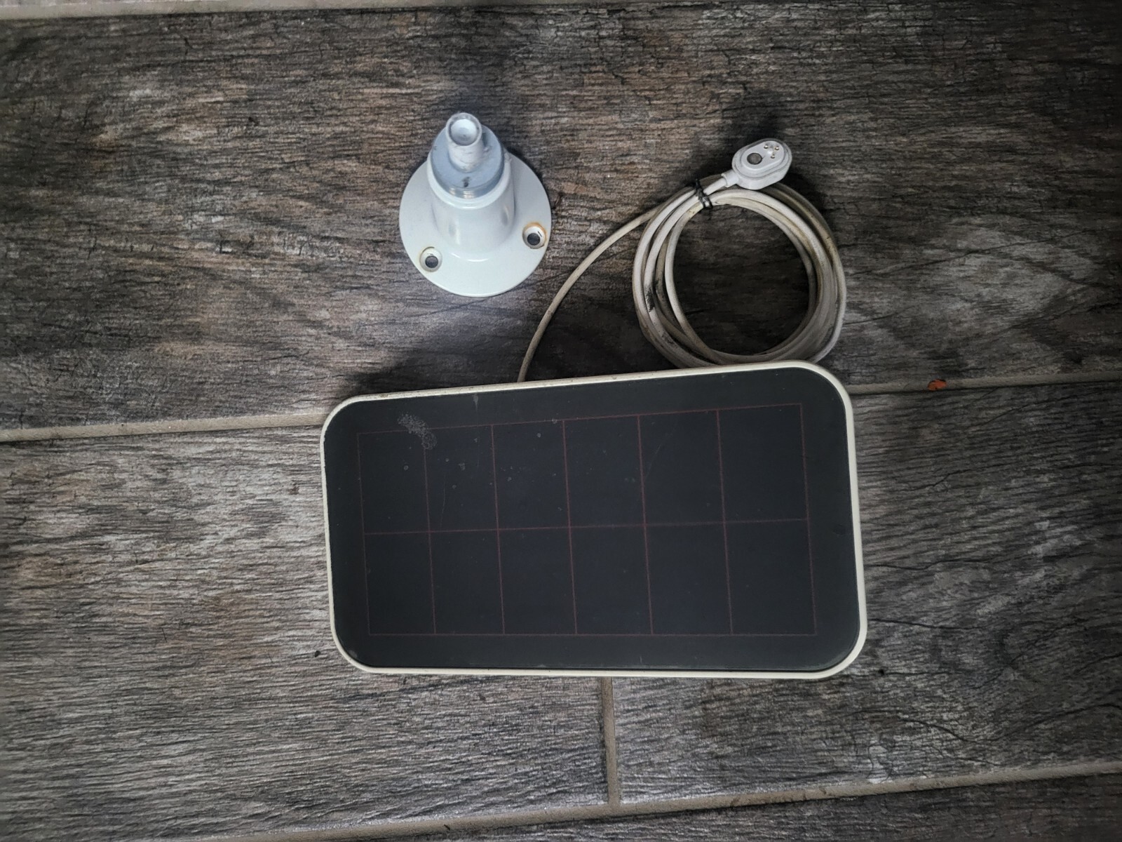 Arlo VMA5600 Solar Panel Charger – White