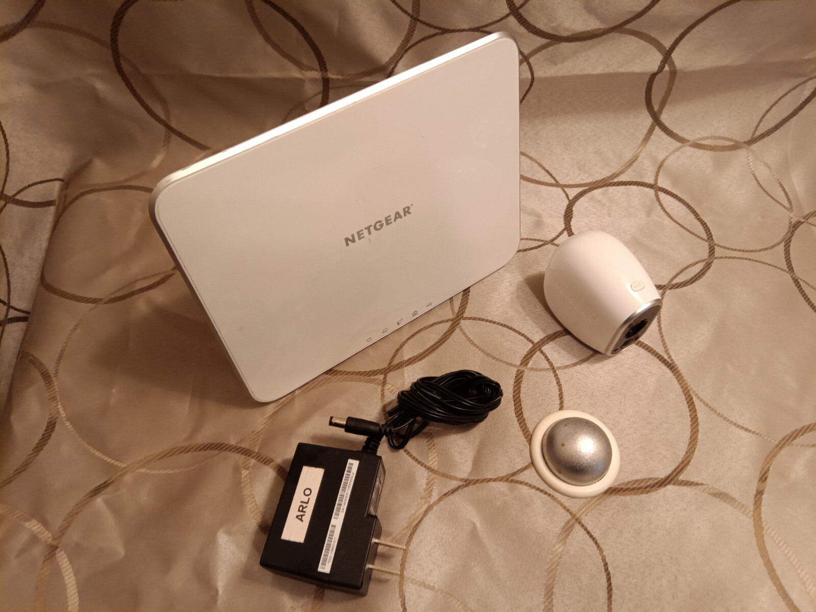 Arlo VMS3130 Netgear VMB3000 base 1 wire-free HD security camera