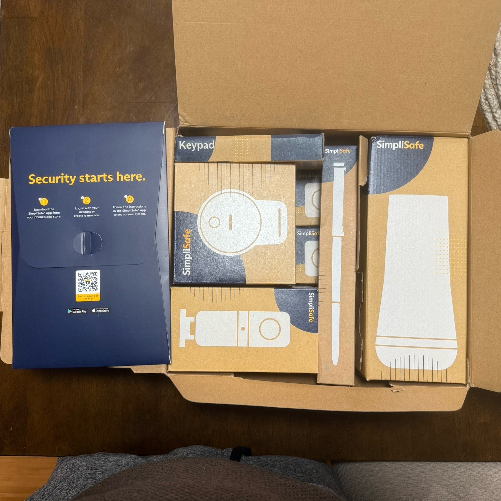 NEW SimpliSafe 10 Piece Wireless Home Security System with Outdoor Camera!