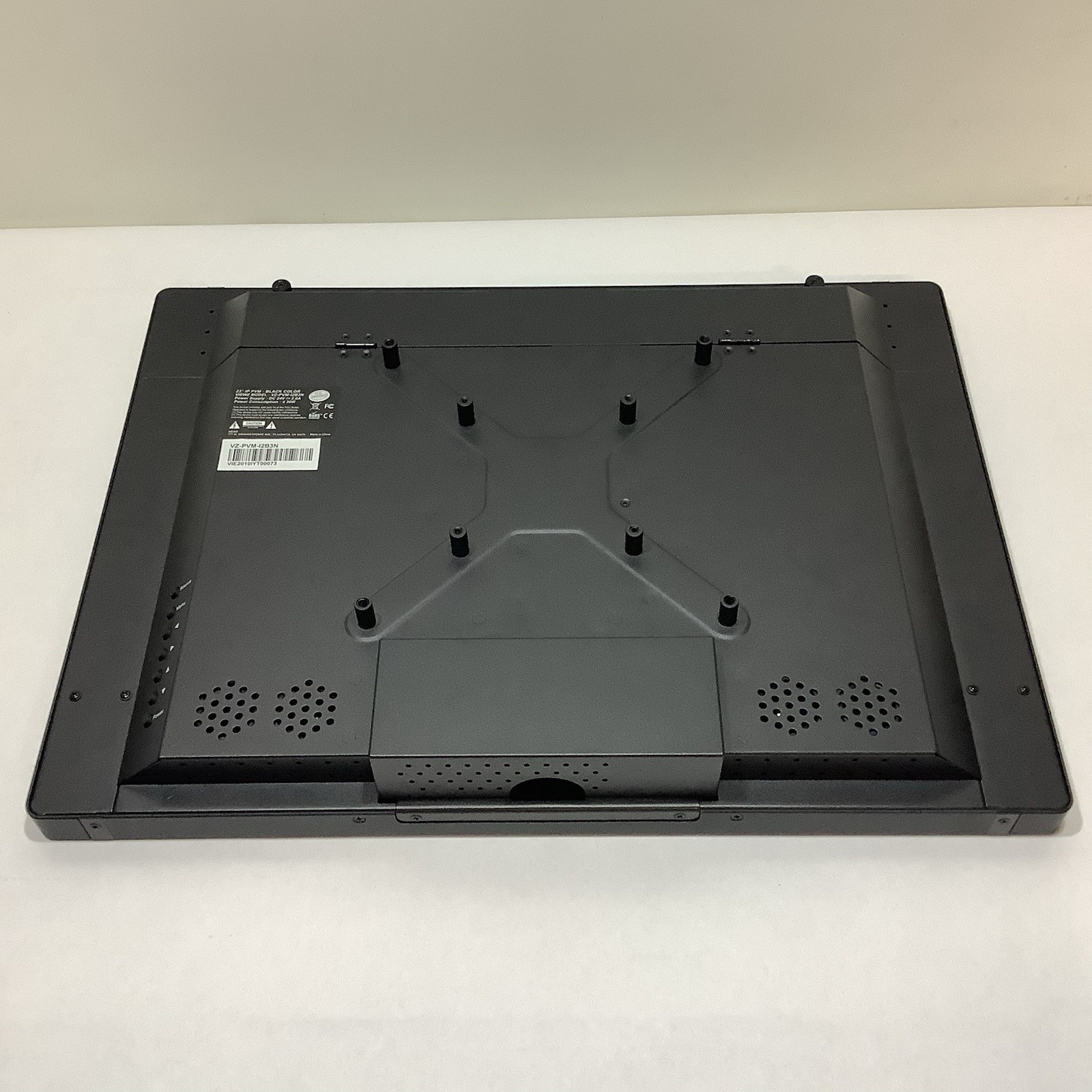 ViewZ VZ-PVM-I2B3N 23″ 1920×1080 IP PVM Based CCTV Monitor w 2MP Camera Black