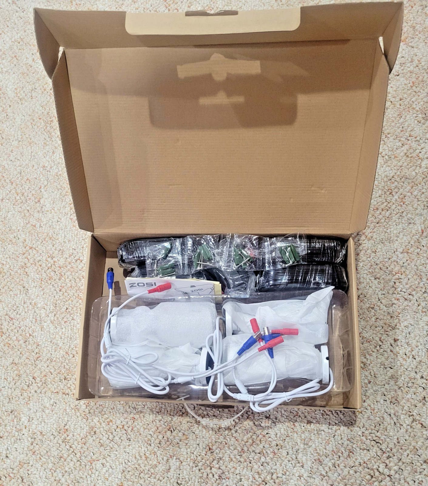 ? ZOSI 8CH Security Camera System DVR – 8 Cameras New In Open Box ?