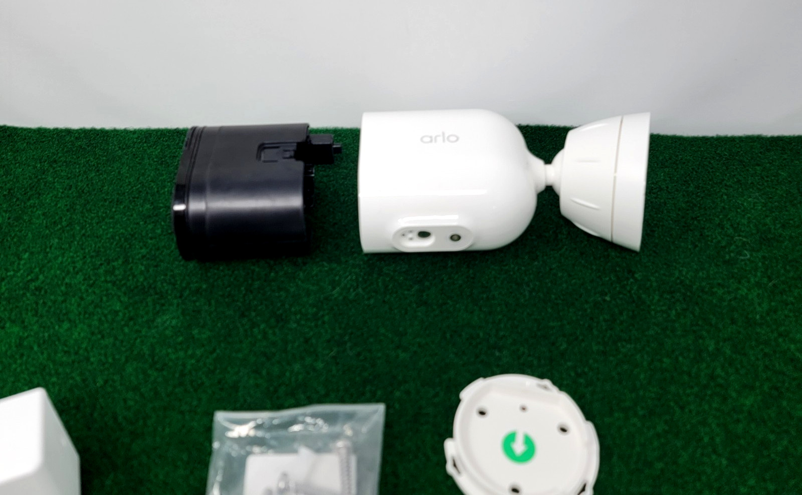 Arlo Ultra UHD 4K Add-on Security Camera – VMC5040 Battery Mount Charger Lot